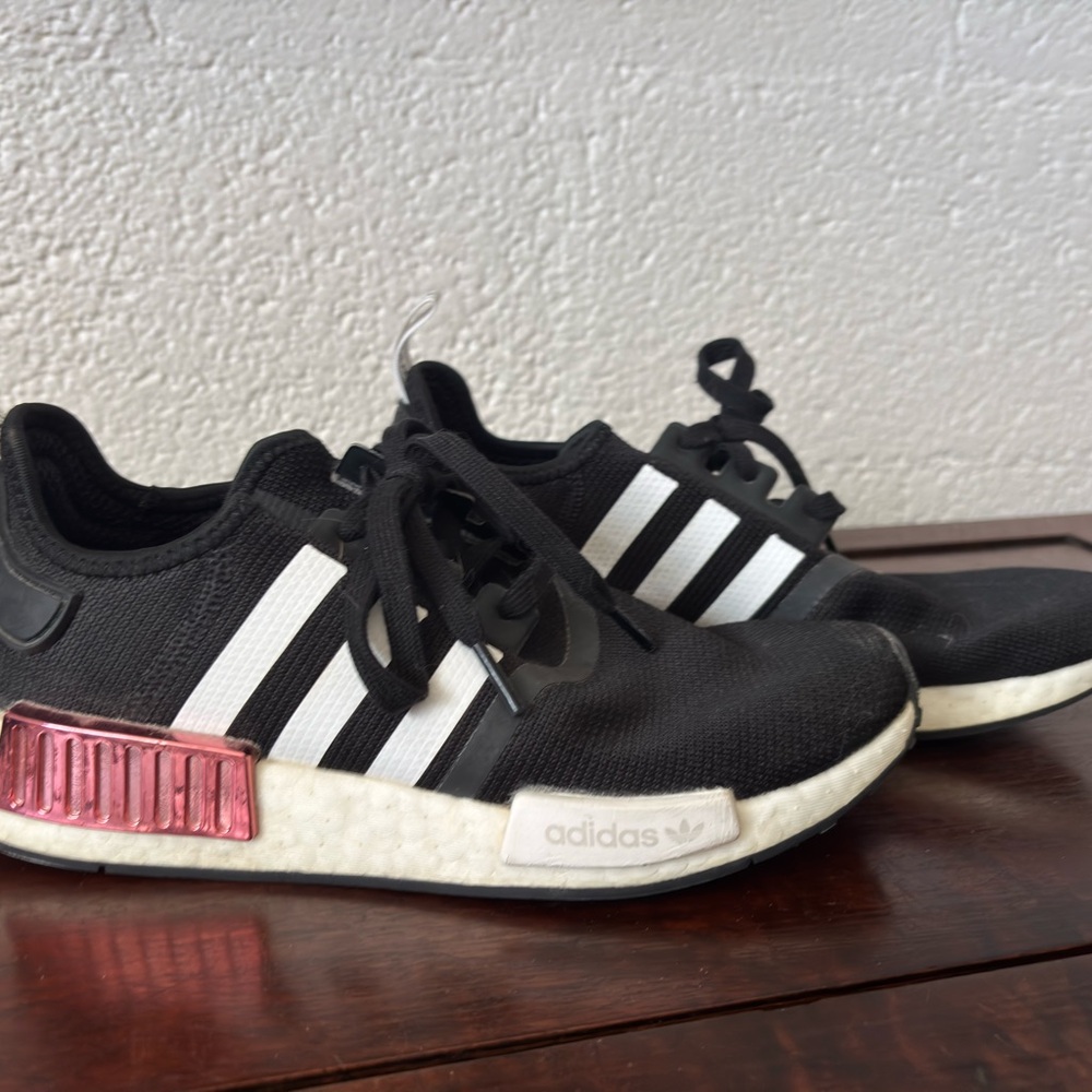 Adidas Women’s Black and Pink Sneakers